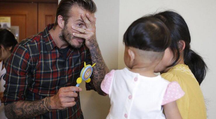 O David Beckham κοντά στα παιδιά!