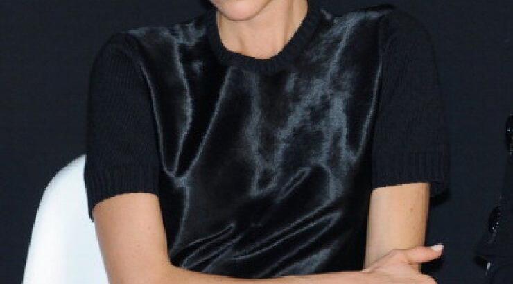 Victoria Beckham: «Μου αρέσει να γδύνομαι μπροστά στην ομάδα μου όταν σχεδιάζω ρούχα»