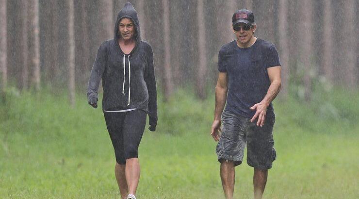 Βόλτα στη βροχή για διάσημο σταρ του Hollywood [εικόνες]