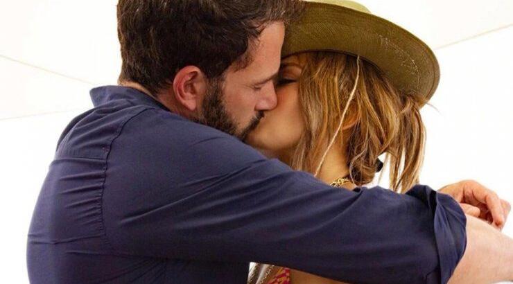 Είναι επίσημο! H JLo ανακοίνωσε τον αρραβώνα της με τον Ben Affleck!