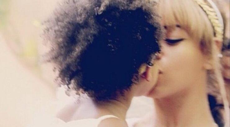 Πρέπει να φιλάμε το παιδί μας στο στόμα; 