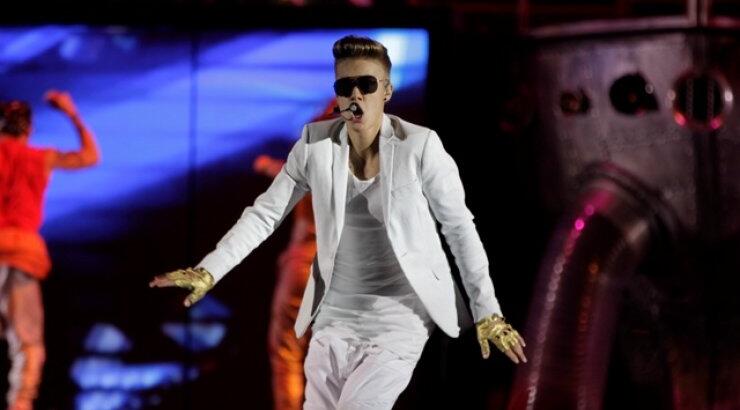 Βρέθηκαν ναρκωτικά και όπλο στο λεωφορείο του Justin Bieber! 