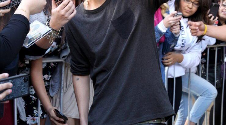 Justin Bieber: Έγινε ένα με τους θαυμαστές του