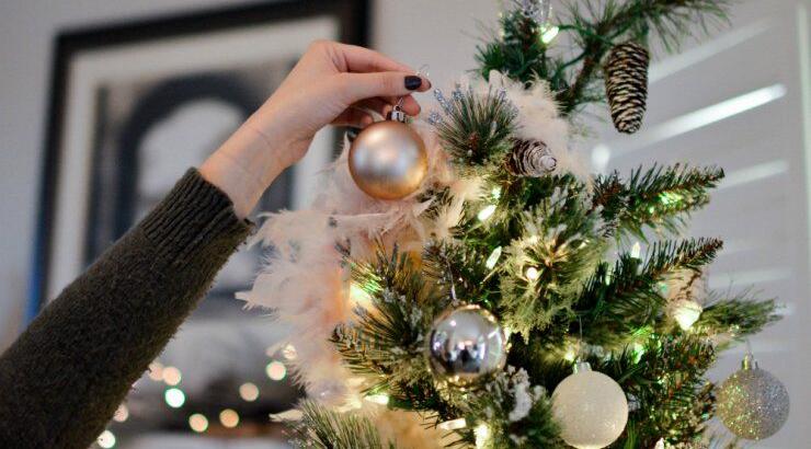 4 βήματα για το πιο εντυπωσιακό δέντρο των Χριστουγέννων