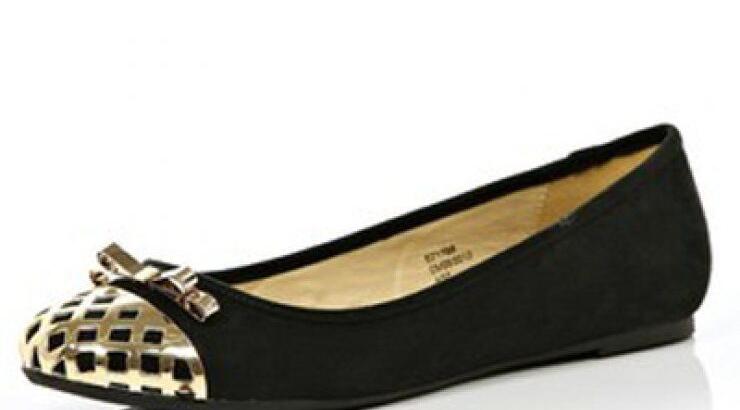 Μπαλαρίνα με χρυσές λεπτομέρειες