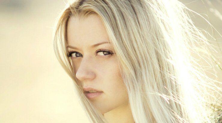 Το τέλειο ξανθό μπορείς να το αποκτήσεις και μόνη σου στο σπίτι