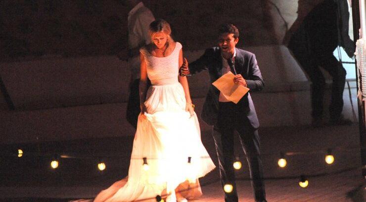 Διάσημος τραγουδιστής ανέβηκε τα σκαλιά της εκκλησίας [εικόνες]