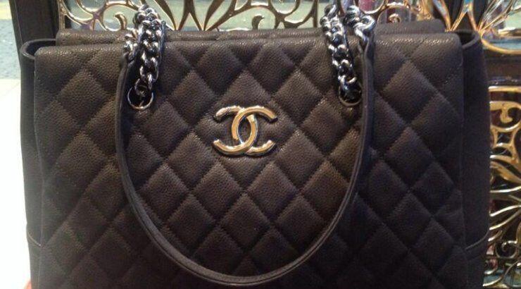 Δες που ψωνίζουν μαϊμού Louis Vuitton, Chanel & Ηermes οι επώνυμες Ελληνίδες [εικόνες]