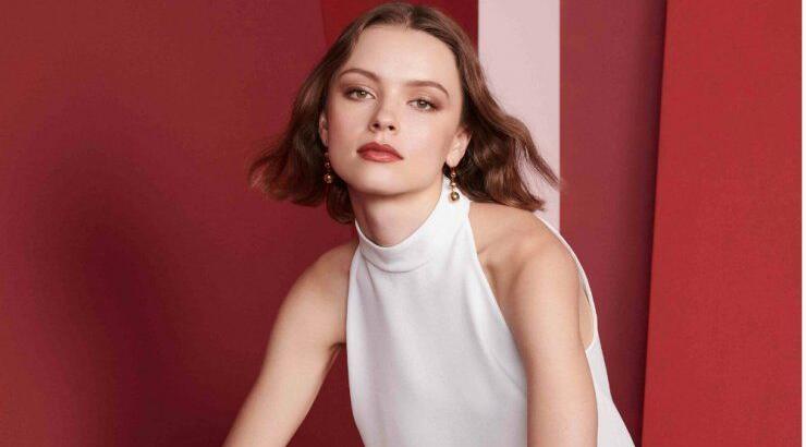 Κραγιόν που προσφέρουν χρώμα και λάμψη για καλοσχηματισμένα χείλη με όγκο