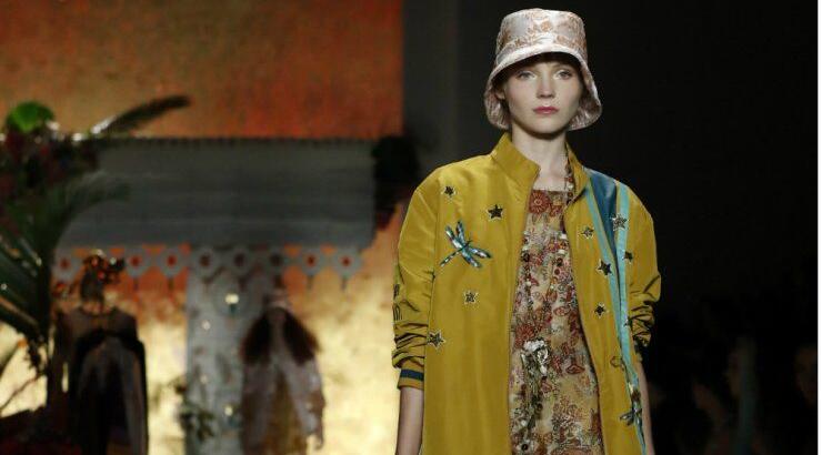 To boho φόρεμα που δεν πρέπει να λείπει από τη βαλίτσα των διακοπών σου