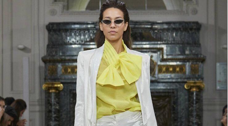 H bow neck μπλούζα που δεν πρέπει να λείπει από τη γκαρνταρόμπα σου