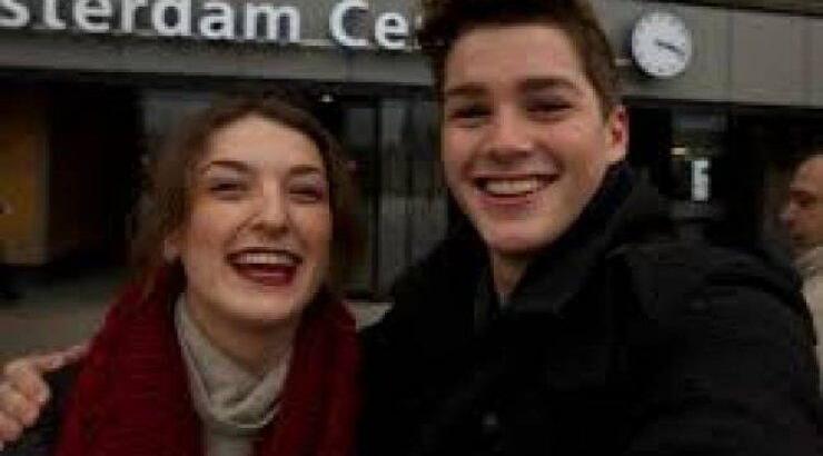 Το βίντεο που κάνει θραύση στο YouTube: Ταξίδεψε 16.000χλμ για την αγαπημένη του  