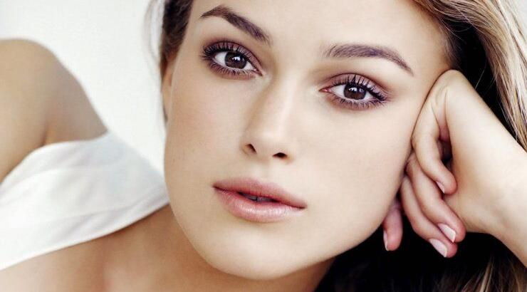 Τι πρέπει να επιλέγεις για να τονίσεις τα καστανά σου μάτια;