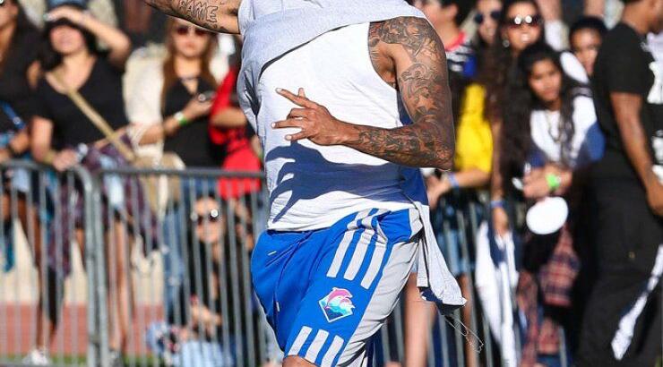 Το έριξε στο ποδόσφαιρο διάσημος τραγουδιστής [εικόνες]