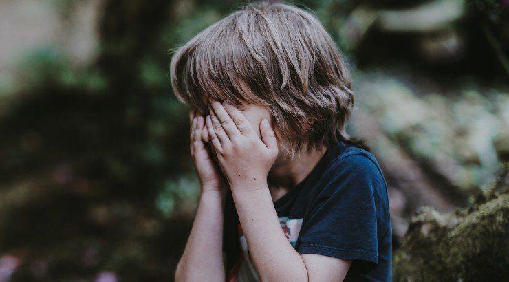 8 σημάδια για να αντιληφθείς ότι το παιδί σου είναι θύμα bullying 