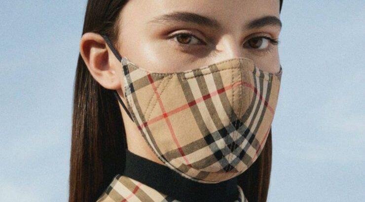 Ο οίκος Burberry δημιούργησε τις δικές του μάσκες προσώπου