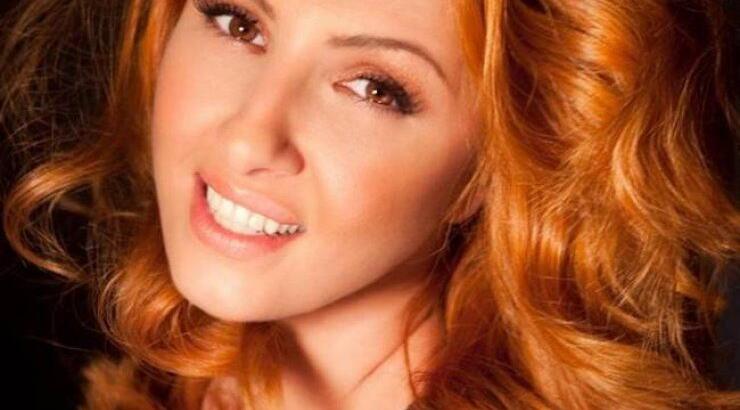 Δείτε τη νέα αλλαγή της Έλενας Παπαρίζου στο look της!