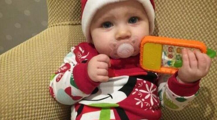 Η κόρη επώνυμου ζευγαριού της ελληνικής showbiz έγινε 7 μηνών και είναι μια γλύκα