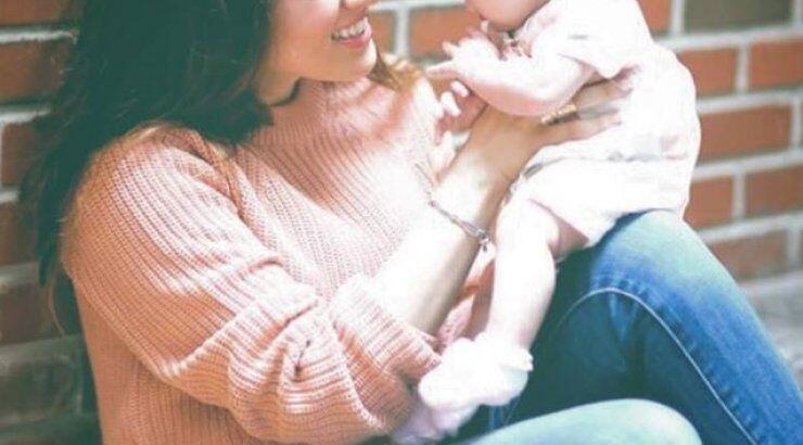 Η κόρη της Καλομοίρας μεγάλωσε και είναι ολόιδιες! [βίντεο]