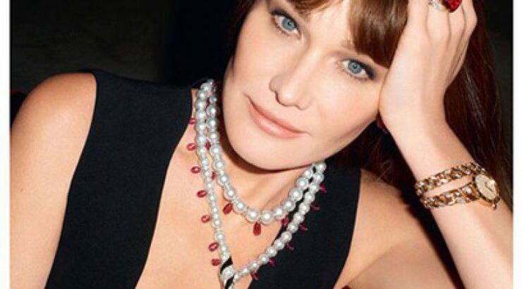 H Carla Bruni επέστρεψε στο μοντελινγκ!