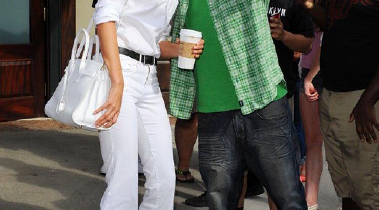 Λευκή οπτασία η Karolina Kurkova [εικόνες]