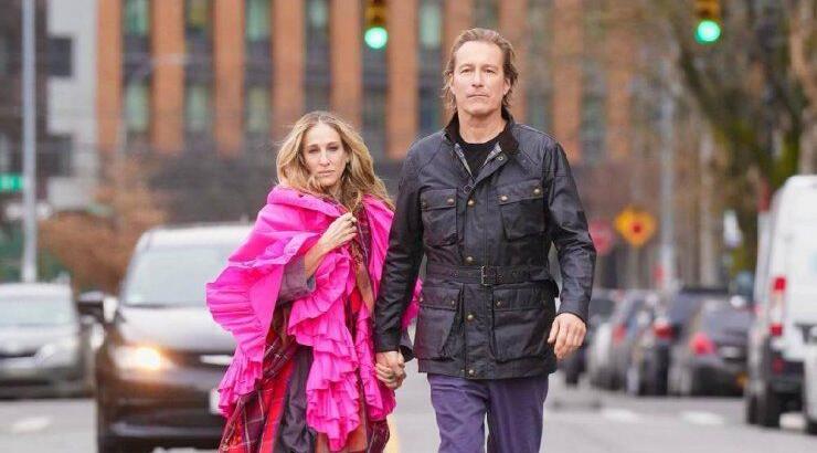 Μόλις εντοπίσαμε τα νέα στιγμιότυπα Carrie και Aidan από το νέο season του “Sex and the City”