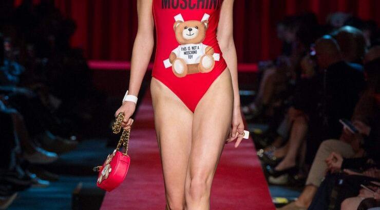 Η logomania των 90’s επέστρεψε!