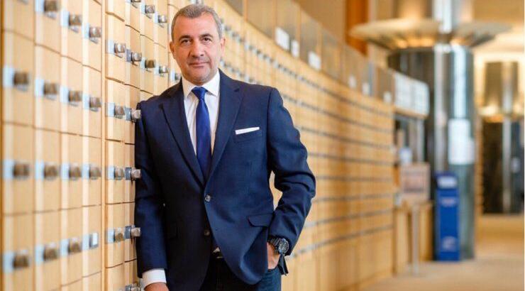 Λουκάς Φουρλάς: Δείτε τον να κάνει κατάδυση με τον γιο του Ιάσωνα