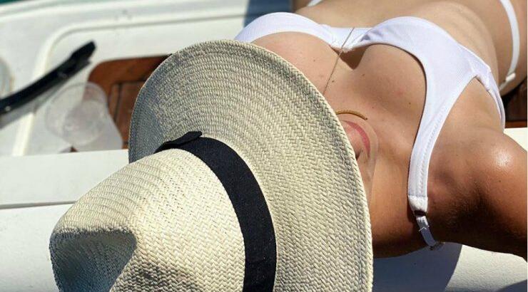 Κύπρια τραγουδίστρια ανέβασε μισόγυμνη φωτογραφία της και αναστάτωσε το instagram