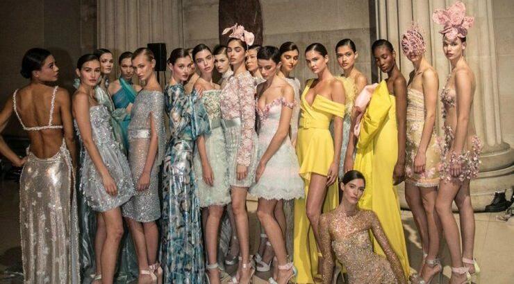 Η Σήλια Κριθαριώτη μάγεψε τον κόσμο της μόδας στο βρετανικό μουσείο