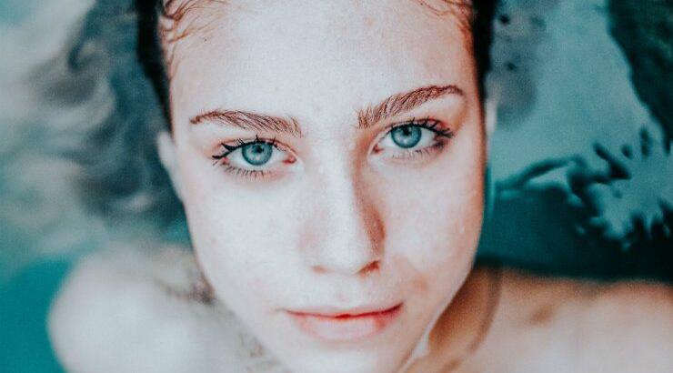 Το νερό αυτό αφαιρεί τέλεια το μακιγιάζ και αφήνει την επιδερμίδα πεντακάθαρη