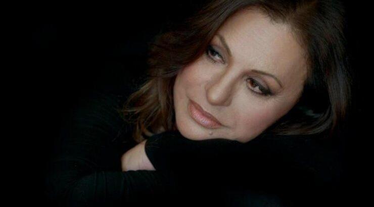 Δείτε το 400 τετραγωνικών σπίτι της Χαρούλας Αλεξίου που βγήκε σε πώληση