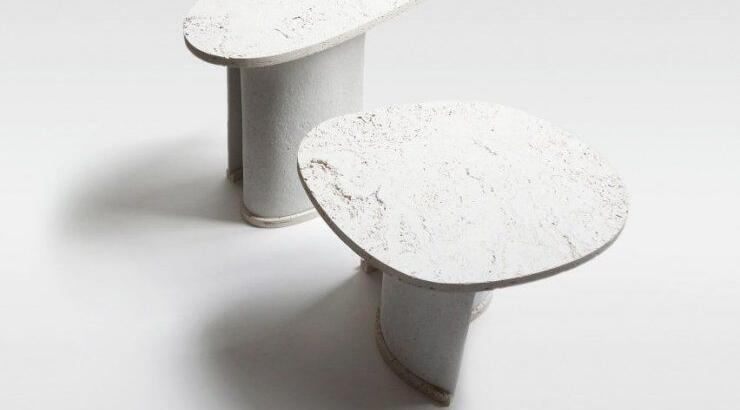 Τραπεζάκια μέσα!