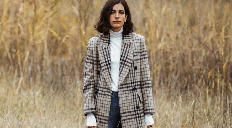 Tο καρό παλτό στο γραφείο