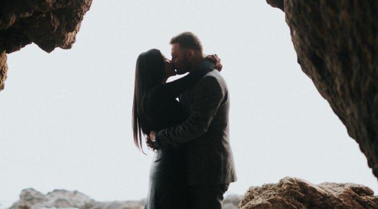 13 προειδοποιητικά σημάδια ότι ο σύντροφός σας, σας απατά!