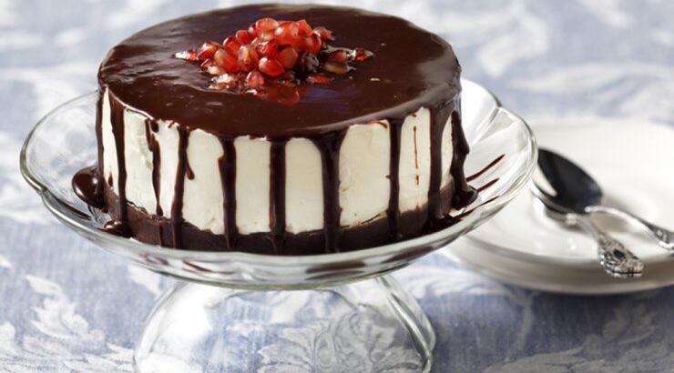 Cheesecake με Cookies, Philadelphia και Sauce Σοκολάτας