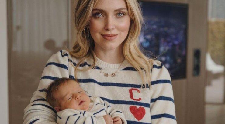 Chiara Ferragni: Οικογενειακή φωτογραφία με matching ριγέ πουλόβερ 
