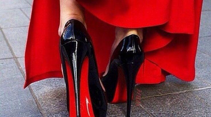 Γι᾽ αυτό το λόγο οι σόλες στις δημιουργίες του Christian Louboutin είναι κόκκινες