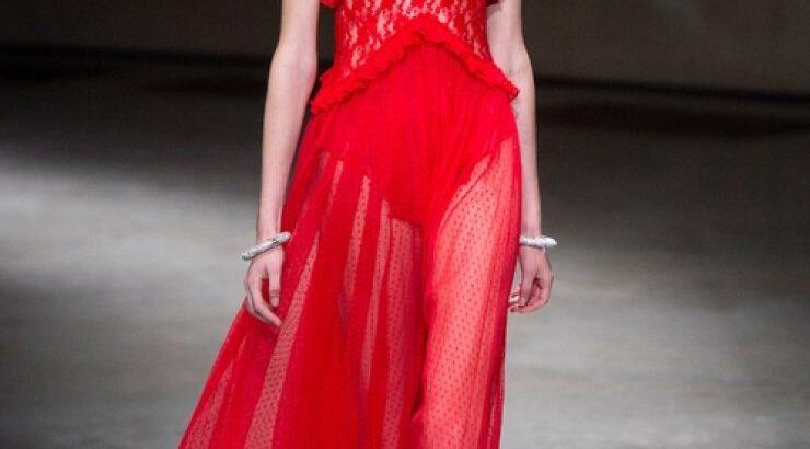 Αυτά τα looks από τις πασαρέλες δημιουργήθηκαν για την ημέρα του Άγιου Βαλεντίνου