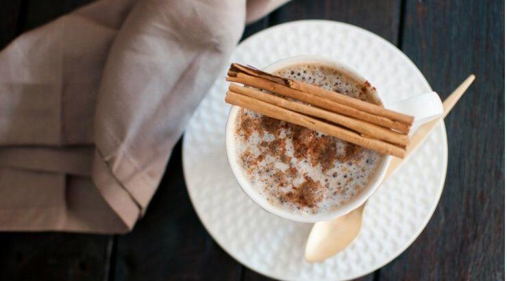 5 λόγοι για να προσθέσετε την κανέλα στον καφέ σας κάθε πρωί