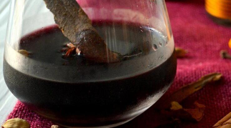 Zεστό κρασί και γλυκά Μουσείο Τεχνών Λουκίας & Μιχαλάκη Ζαμπέλα