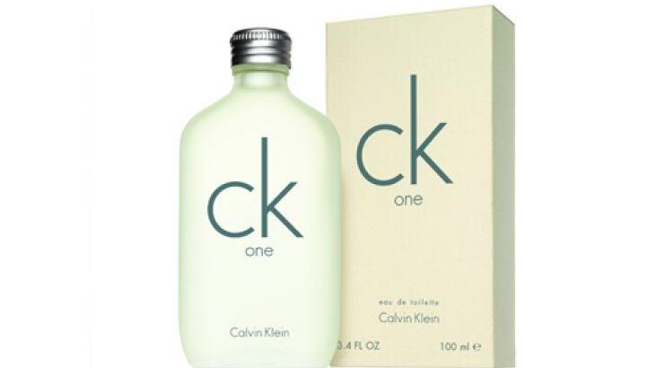 Ο οίκος Calvin Klein γιορτάζει τα είκοσι χρόνια κυκλοφορίας του αρώματος ck One