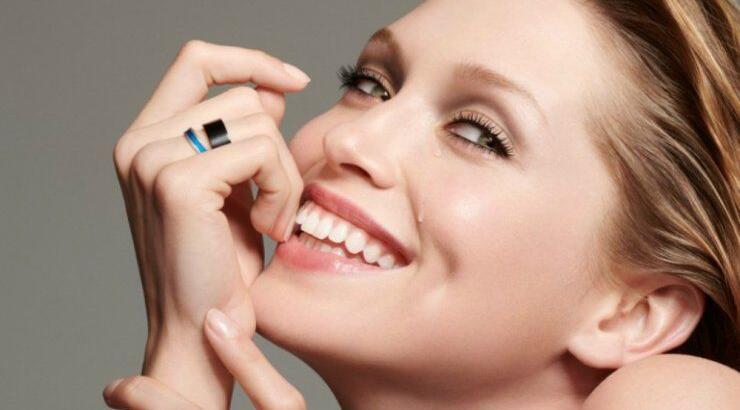 Υπέροχες βλεφαρίδες ακόμη και μετά τις βουτιές σου στο νερό