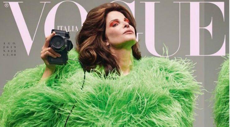 Claudia Schiffer: Φωτογράφισε μόνη της τον εαυτό της για το εξώφυλλο της ιταλικής Vogue