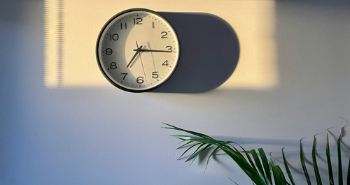 Μήπως κρεμάτε λάθος το ρολόι τοίχου σας; Δείτε πώς θα το καταλάβετε