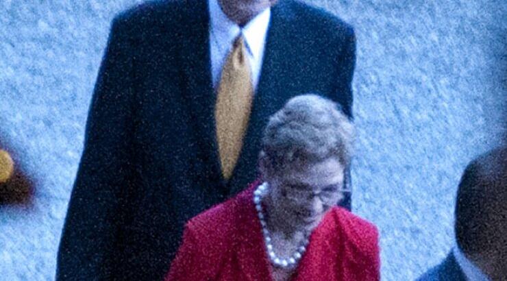 Οι γονείς ποιου γοητευτικού εργένη είναι αυτό το ζευγάρι;