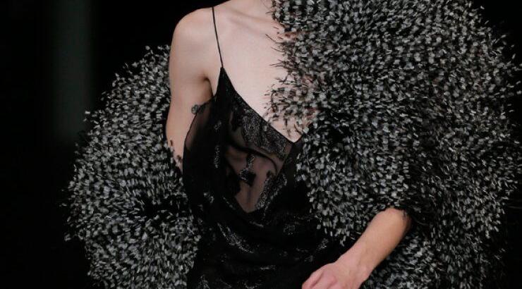 Paris Fashion Week: Το fashion show του Saint Laurent [Εικόνες]