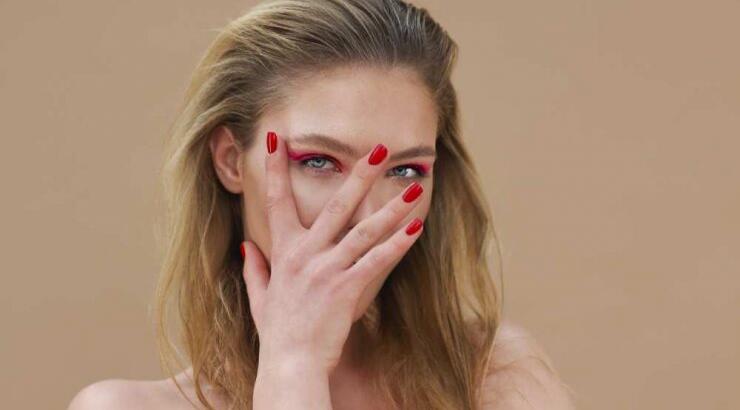 Colorful magic: H τάση που θα κυριαρχήσει στα μάτια σου