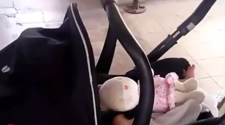 Επώνυμη Κύπρια με την κορούλα της σε διαφήμιση!