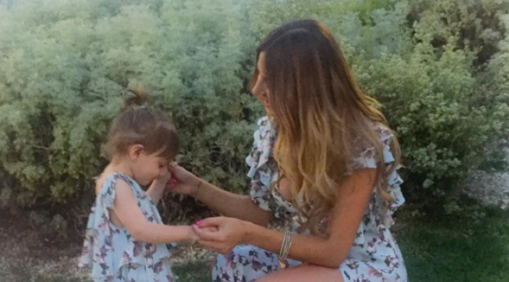 Κωνσταντίνα Ευριπίδου: Η αγαπημένη της Πασχαλινή συνήθεια με τη μικρή Αριάδνη! [βίντεο]